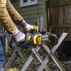 Yardworks™ 10" 20-Volt Cordless Chainsaw 8 Yardworks™ 10" 20-Volt Cordless Chainsaw -Yardworks Sales Shop 0002 LCS31020 1