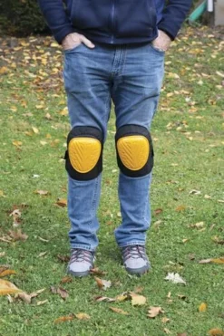 Yardworks® Deluxe Soft Cap Knee Pads -Yardworks Sales Shop 265 5018 18545 KneePads 3