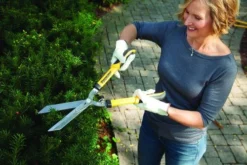 Yardworks® 8-3/4" Serrated Hedge Shears -Yardworks Sales Shop 2650116 scene2