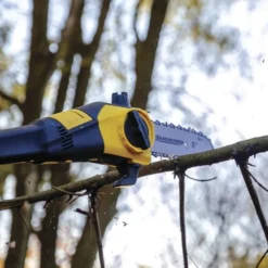 Yardworks™ 8" 20-Volt Cordless Pole Saw -Yardworks Sales Shop LPS40820 1 C in use